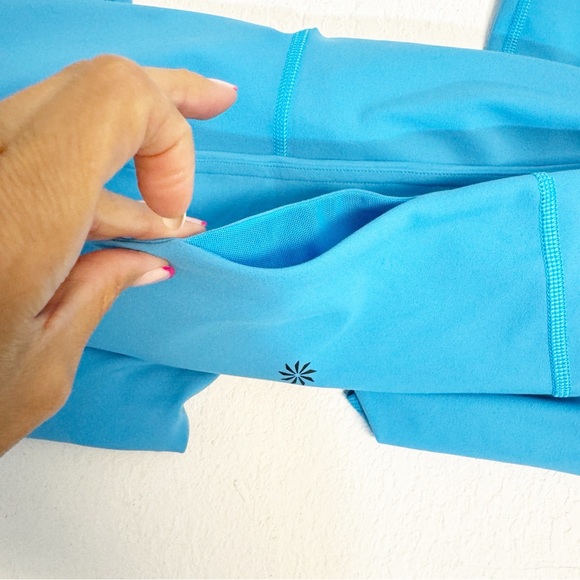 Athleta- Bright Aqua Ultra High Rise Elation Capri Leggings Womans Med - Picture 4 of 7
